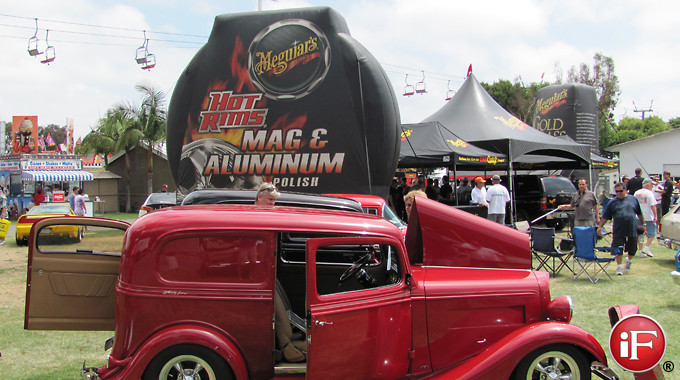 custom_inflatable_logo_wall